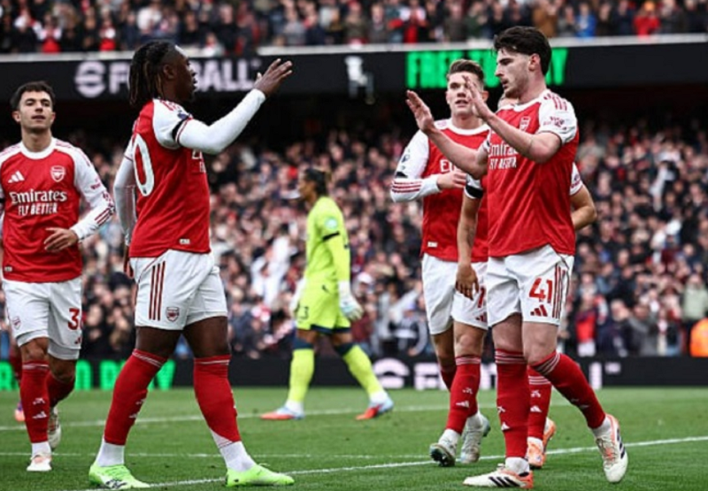 Arsenal duy trì ngôi đầu nhờ lối tấn công biến hóa của Arteta